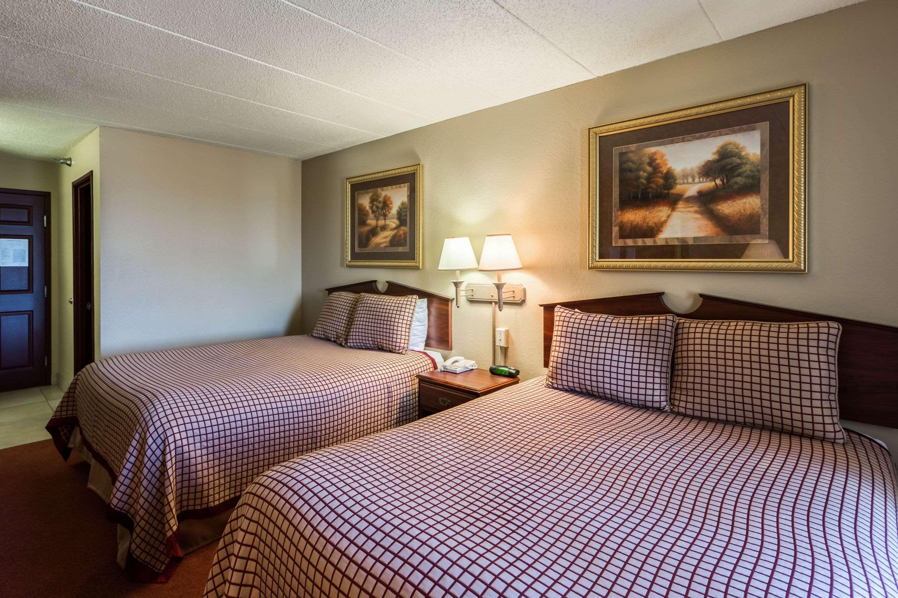 Rodeway Inn Norfolk Bagian luar foto