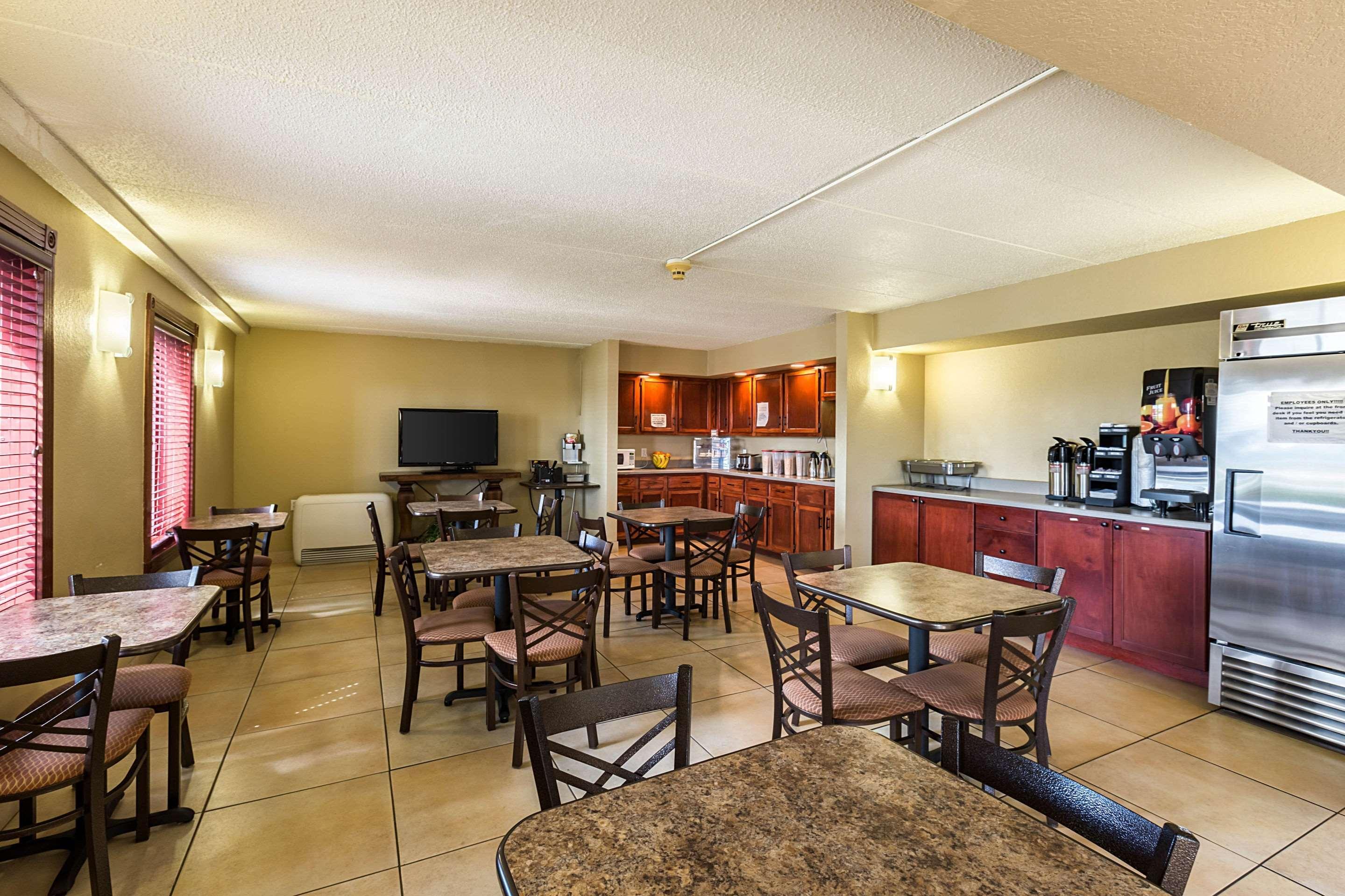 Rodeway Inn Norfolk Bagian luar foto