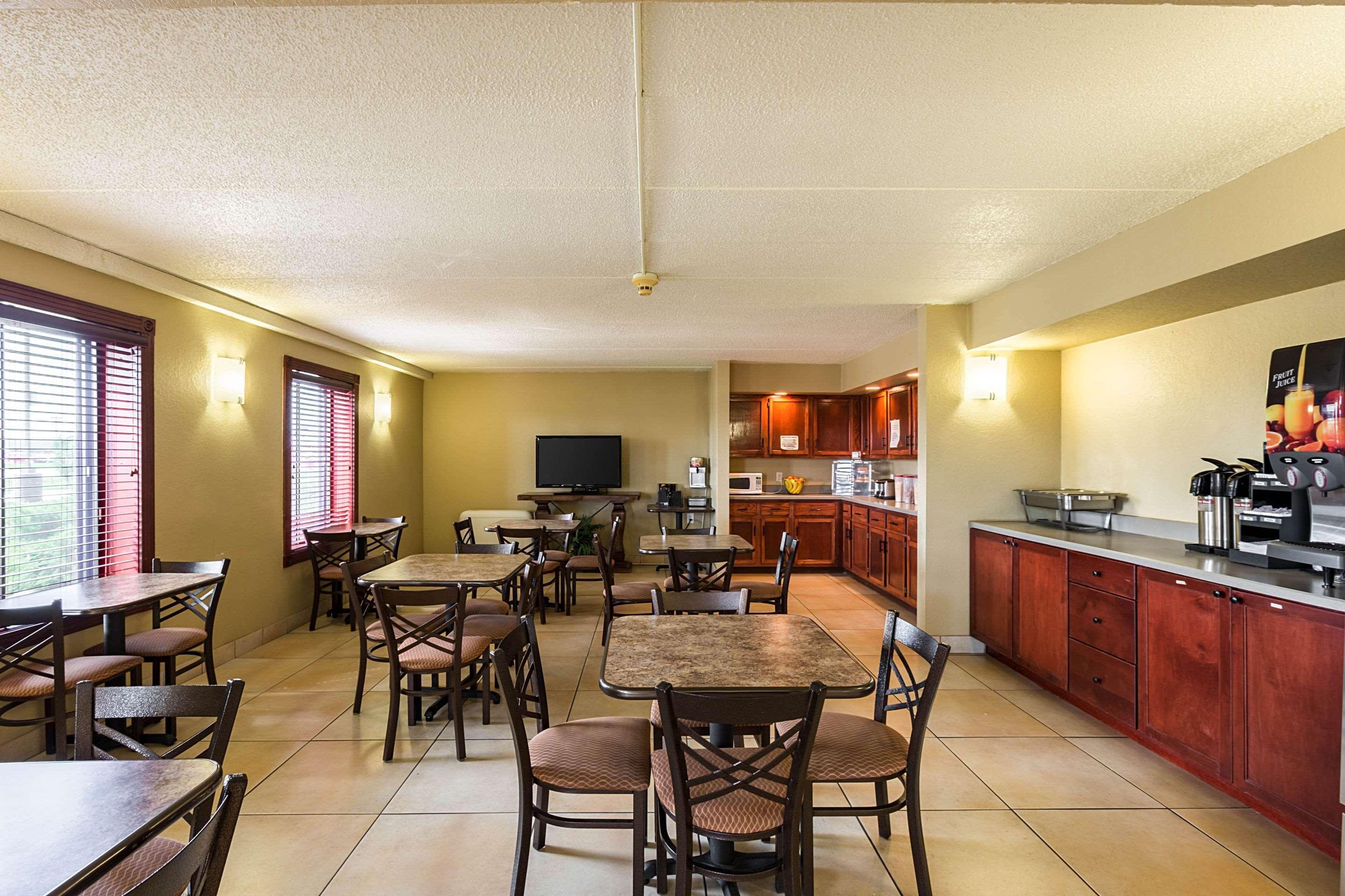 Rodeway Inn Norfolk Bagian luar foto
