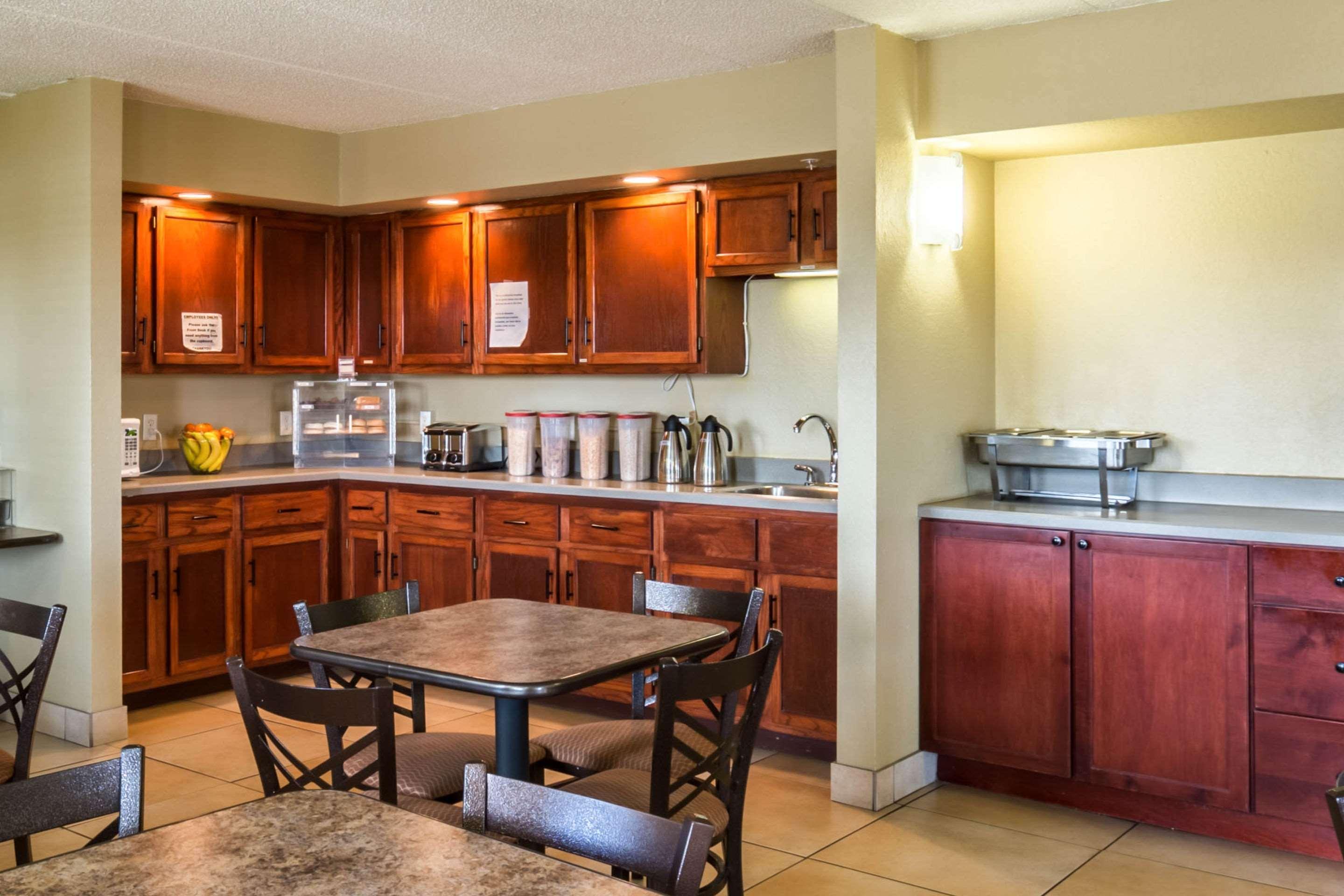 Rodeway Inn Norfolk Bagian luar foto