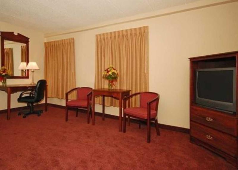 Rodeway Inn Norfolk Bagian luar foto