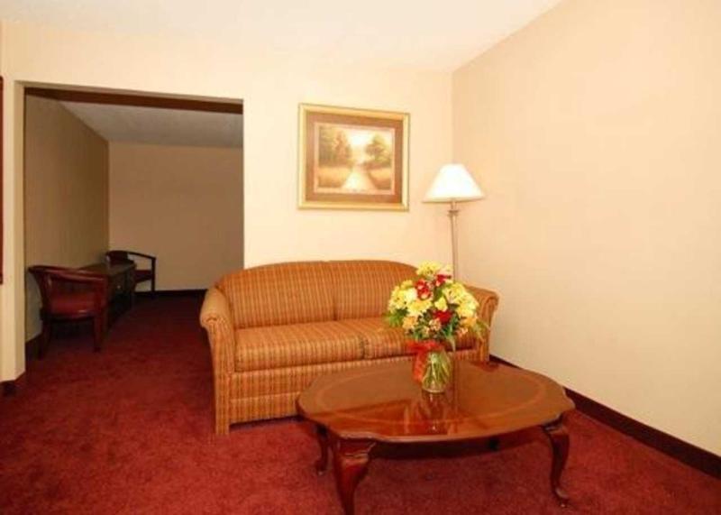 Rodeway Inn Norfolk Bagian luar foto
