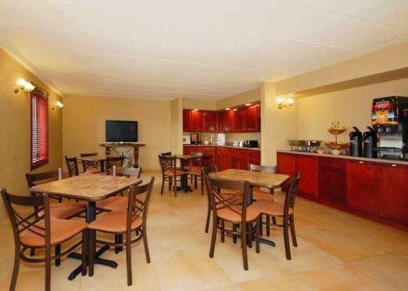 Rodeway Inn Norfolk Restoran foto